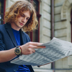 https://ru.freepik.com/free-photo/young-reddish-man-reading-newspaper-near-old-style-building_7091673.htm#fromView=search&page=1&position=45&uuid=7330a996-d868-477f-9849-700da73e2f58